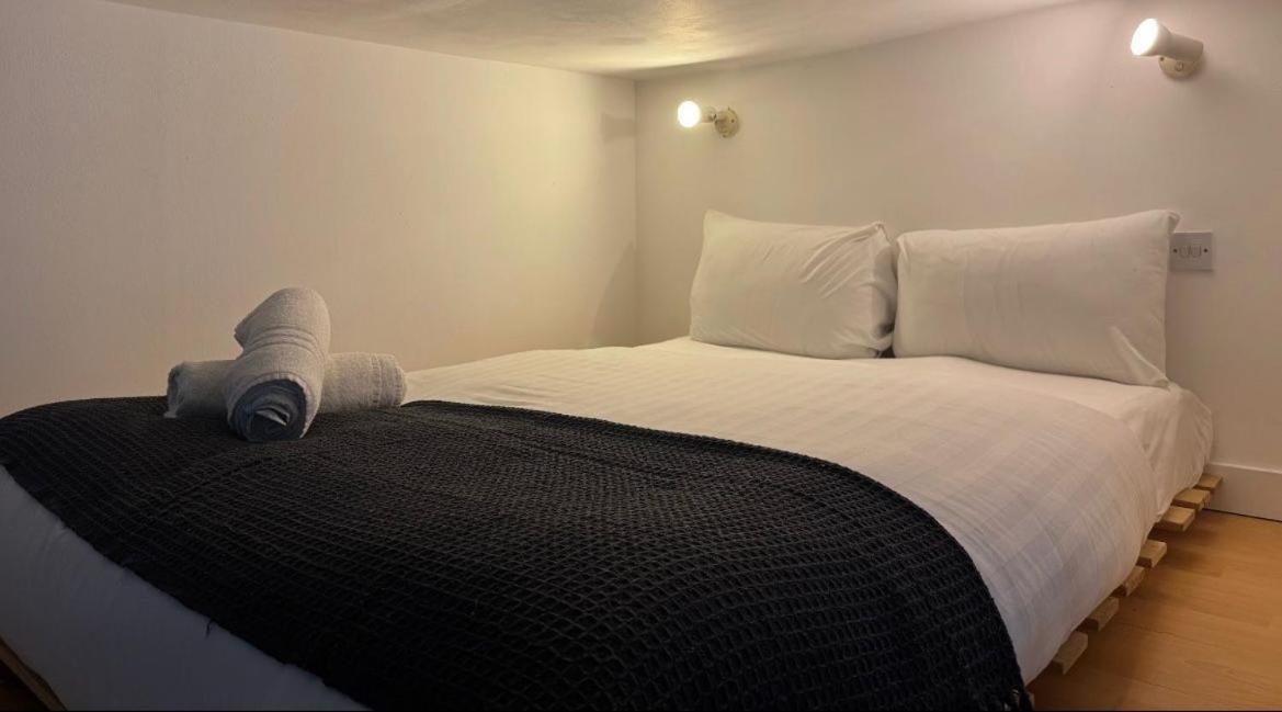 Compact Flat Close To Hyde Park