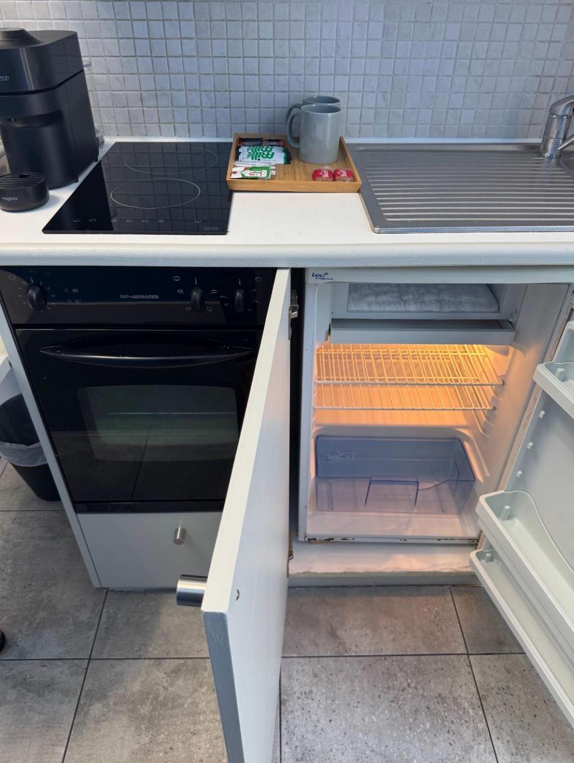 Compact Flat Close To Hyde Park *