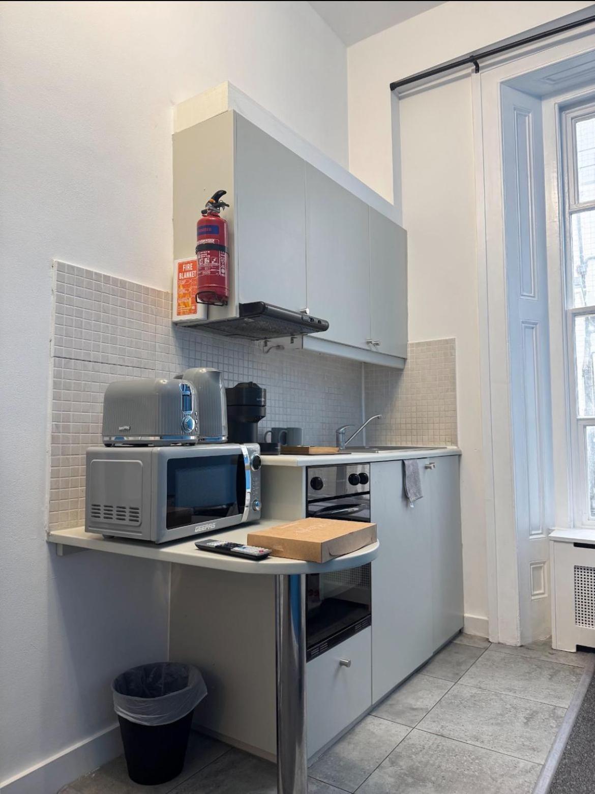 Compact Flat Close To Hyde Park Londres